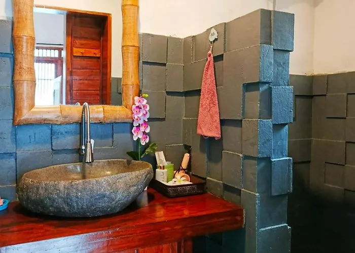 Malathi Cozy Wooden House - Garden Pool View ヴィラ