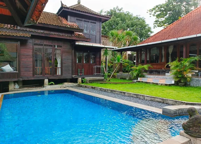 Malathi Cozy Wooden House - Garden Pool View ウブド
