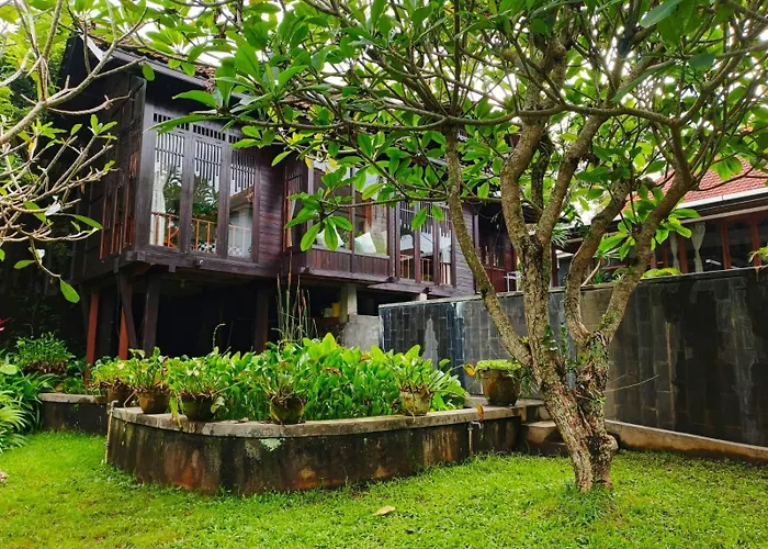 Malathi Cozy Wooden House - Garden Pool View