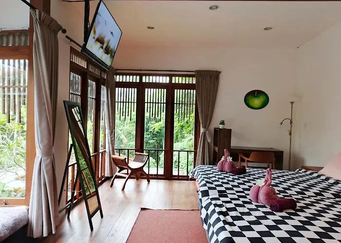 Malathi Cozy Wooden House - Garden Pool View *