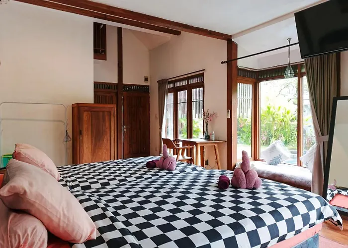ヴィラ Malathi Cozy Wooden House - Garden Pool View ウブド